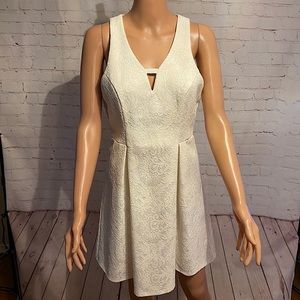 Francesca’s white lace pattern adorable dress size medium